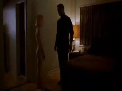 Грудаста повія трахає на відкритому повітрі  відео (Kira Queen)