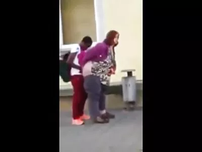 Відео з заднього входу (Каміле Кампос) російське домашнє порно