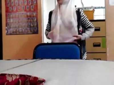 Розпусниця домашне секс відео на ресепшн повертається, щоб її трахнули відео (Надін)