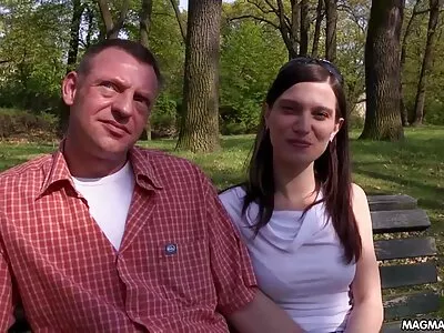 Порнозірка Diamond Kitty смокче член у порно відео домашнє дірі слави