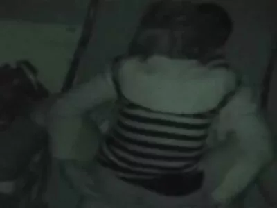 Відео «Офіцер не джентльмен» порно відео домашнє (Денні Д., Кенді Секстон)