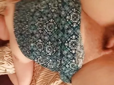 Відео «Далеко від дому» домашне порно відео (Медісон Джеймс)