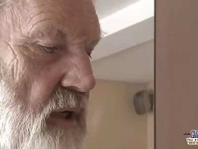 Відео Evelyn Stone Gets A Treat українське домашне порно (Евелін Стоун)