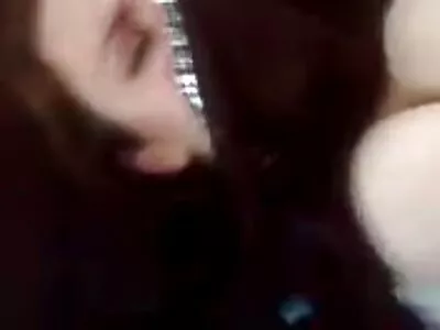 Відео, що підлітку красуню жартують (Поцілунок реальне домашне порно Джоджо)