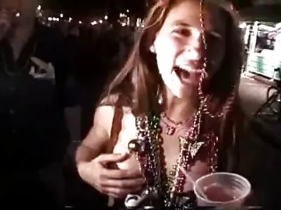 Відео про шпигунство на весняних канікулах скачати домашне порно (Roxxi Silver)