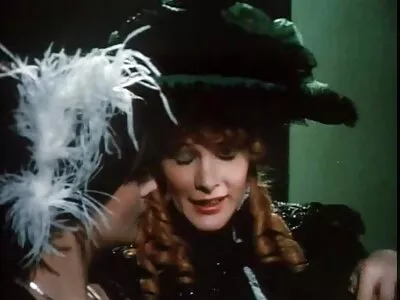 Відео Juicy Amber (Анджела Крістал, домашне порно крупним планом Джейд, Габбі Кінтерос, Ембер Сімпсон, Теанна Кай, Морріган Хель, Тіффані Даймонд)