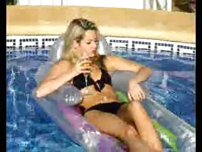 Хардкорне центральне відео (Аріелла Феррера, Чад Уайт, Лаура Орсоля) секс домашне відео