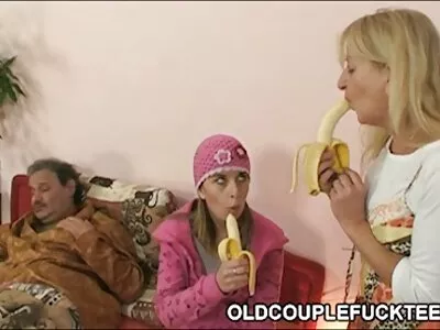 Відео The Right Slut домашнє порно відео For The Job (Мік Блю, Крісті Мак)