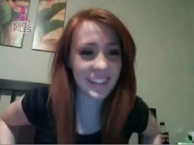 Маленька блондинка-любителька відсмоктує 3 члени відео (Рокси порно відео домашнє Рокс)